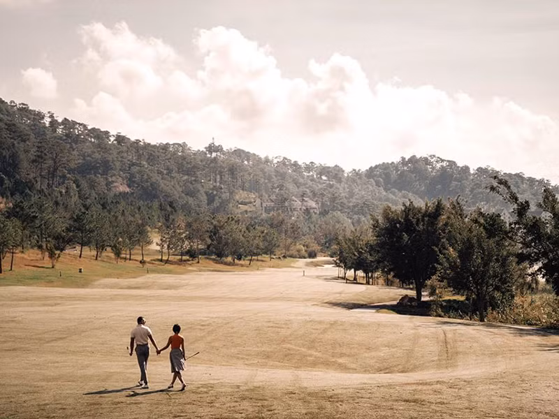 Sau khi kết hôn, Thu Hoài tiếp tục công việc dẫn chương trình, đóng phim.