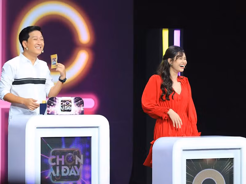 Giống như Tim, sau khi ly hôn, Trương Quỳnh Anh tích cực tham gia sự kiện, gameshow, đóng phim.