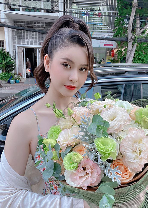 Trương Quỳnh Anh ngày càng đẹp mặn mà.