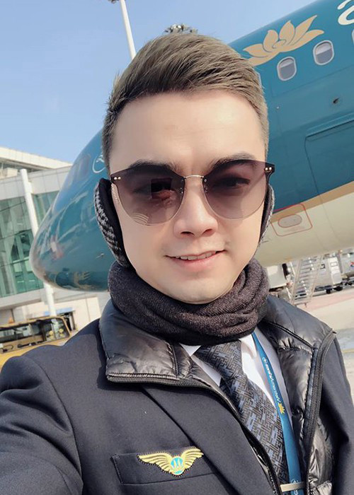 Hà Duy đóng phim từ nhỏ. Sau đó, anh chuyển hướng làm phi công.