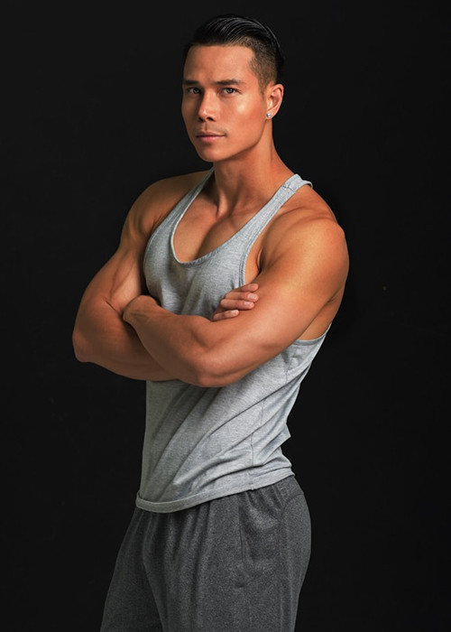 Khi Tiến Đoàn đang học, chủ đầu tư ôm sạch số tiền học phí chạy trốn. Sau đó, nam người mẫu làm nhiều công việc ở Mỹ và tiếp tục việc học. Ảnh: Dân Việt