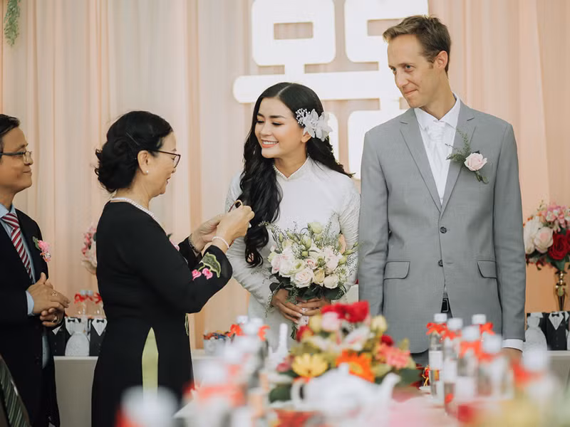 Tháng 8/2018, cô tổ chức đám cưới với doanh nhân người Pháp tên Antoine Aubry. Ảnh: Zing