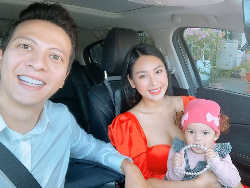 Nam diễn viên bỏ được nhiều thói quen không tốt sau khi lấy vợ có con như: hút thuốc, đi chơi la cà, nhậu nhẹt.