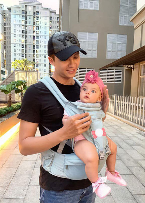 Nam người mẫu từ bỏ việc hút thuốc, uống rượu vì sợ ảnh hưởng đến con gái.