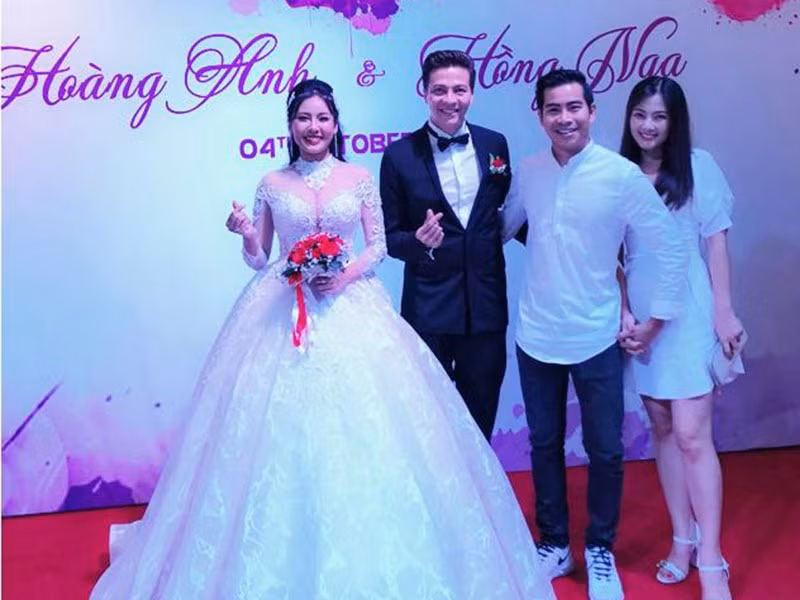 Sau cuộc hôn nhân đầu tiên đổ vỡ, Dương Hoàng Anh bí mật tổ chức đám cưới với Hồng Nga vào năm 2018.