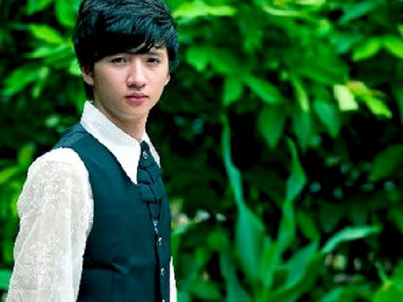 Năm 2009, anh đóng phim “Bộ tứ 10A8”. Vai diễn của nam diễn viên sinh năm 1992 này là Hưng rụt rè, nhút nhát, luôn tự ti về xuất thân nghèo khó. Ảnh: Zing