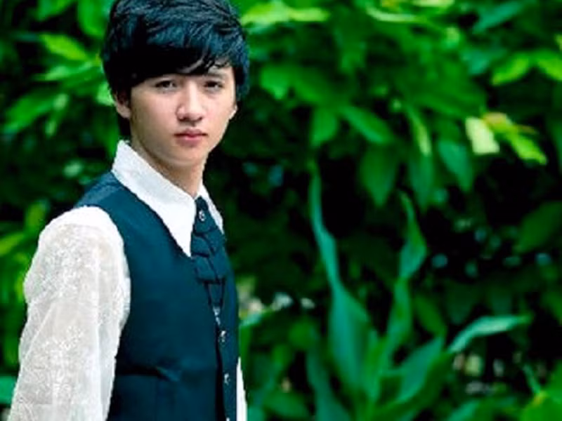 Năm 2009, anh đóng phim “Bộ tứ 10A8”. Vai diễn của nam diễn viên sinh năm 1992 này là Hưng rụt rè, nhút nhát, luôn tự ti về xuất thân nghèo khó. Ảnh: Zing