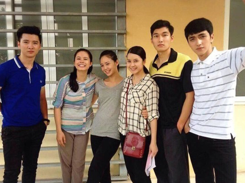 Sau “Đi qua mùa hạ”, Trọng Hưng im hơi lặng tiếng trong khi các bạn diễn của anh như Quỳnh Kool, Đình Tú, Bình An tiếp tục tỏa sáng, đóng nhiều bộ phim đình như “Nhà trọ Balanha”, “Đừng bắt em phải quên”, “Những cô gái trong thành phố”. Ảnh: Vietnamnet