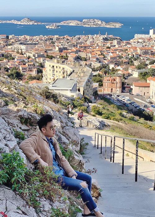 Dương Triệu Vũ cho biết, anh vốn có niềm đam mê kinh doanh và yêu thích những món hàng hiệu độc đáo.