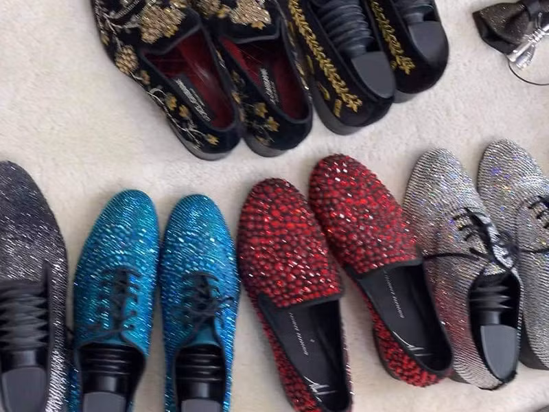 Mr Đàm sở hữu rất nhiều đôi giày hàng hiệu.