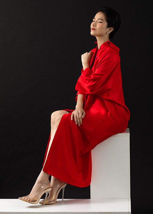 Cao Thùy Dương "nghiện" hàng hiệu đến mức mất kiểm soát.