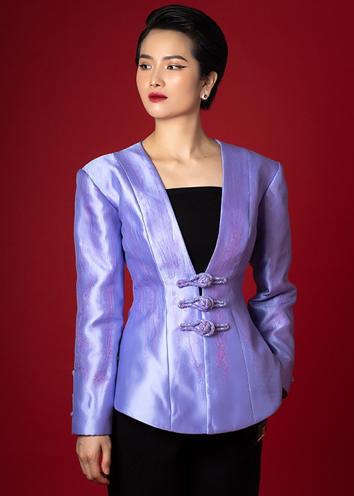 Tuy nhiên, mỗi chiếc váy hay đôi giày trị giá vài chục triệu đồng đều chỉ được Thùy Dương sử dụng 1-2 lần.