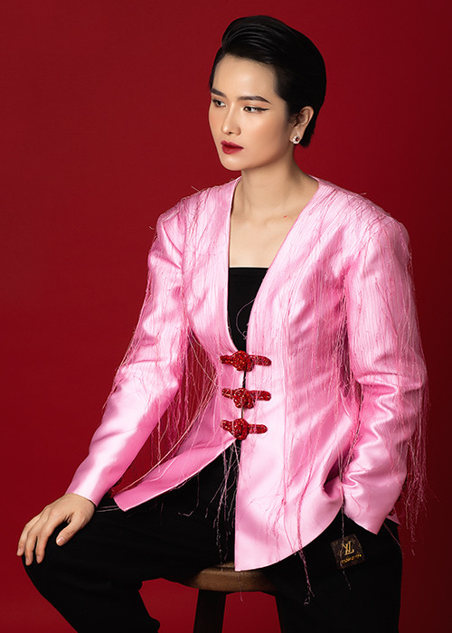 Khi bước chân vào nghề người mẫu năm 20 tuổi, cô hoàn toàn không biết gì về thời trang và thường bị đồng nghiệp cười vì những lỗi cơ bản, thậm chí bị chê ăn mặc quê mùa.