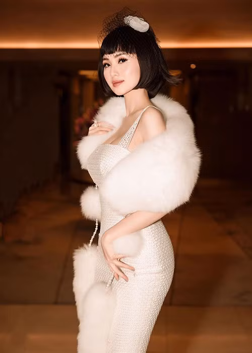 Nhan sắc của cô được nhận xét ngày càng mặn mà.