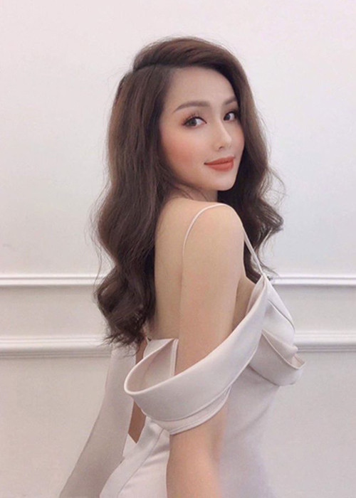 Bà mẹ hai con được ông xã doanh nhân chiều chuộng, ủng hộ trong mọi việc.