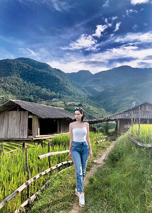 Sau khi lấy chồng, sinh con, nhan sắc của Tâm Tít lên hương. Vì vậy, có một số người nghi ngờ cô dao kéo.