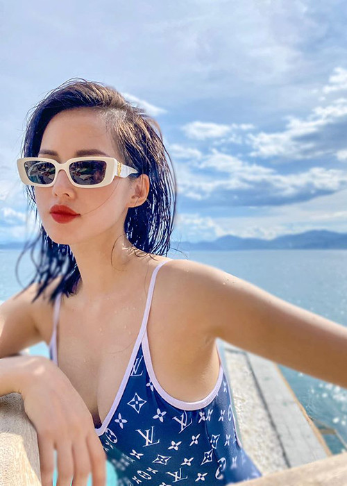 Hot girl gốc Hà thành nhận được nhiều khen ngợi cho vóc dáng quyến rũ.