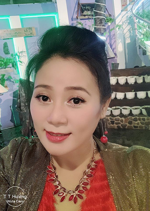 Tuyết Hương kín tiếng về chuyện tình cảm.