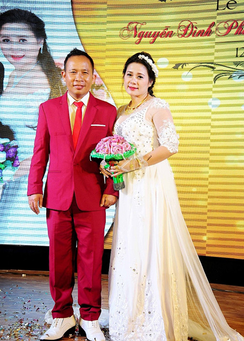 Năm 2017, ca sĩ - MC Lê Tuấn Anh chia sẻ hình ảnh hôn lễ trong âm thầm của Tuyết Hương với đại gia Nguyễn Đình Phú. Ảnh: Thế giới điện ảnh
