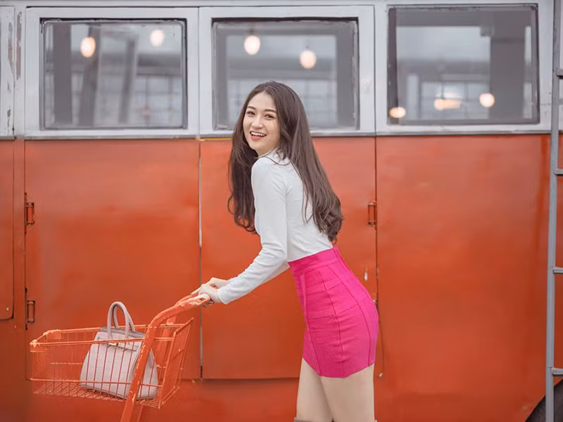 Người đẹp đến từ Hà Nam có gu thời trang tinh tế.