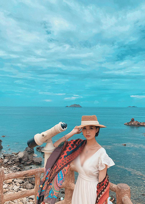 Ngoài đóng phim, Anh Thư còn làm gương mặt đại diện cho các nhãn hàng.