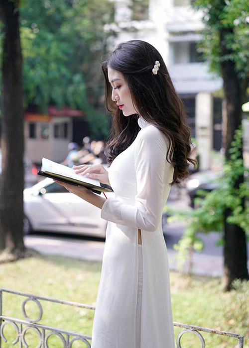 Trên trang cá nhân, Anh Thư đăng tải nhiều hình ảnh xinh đẹp của bản thân.