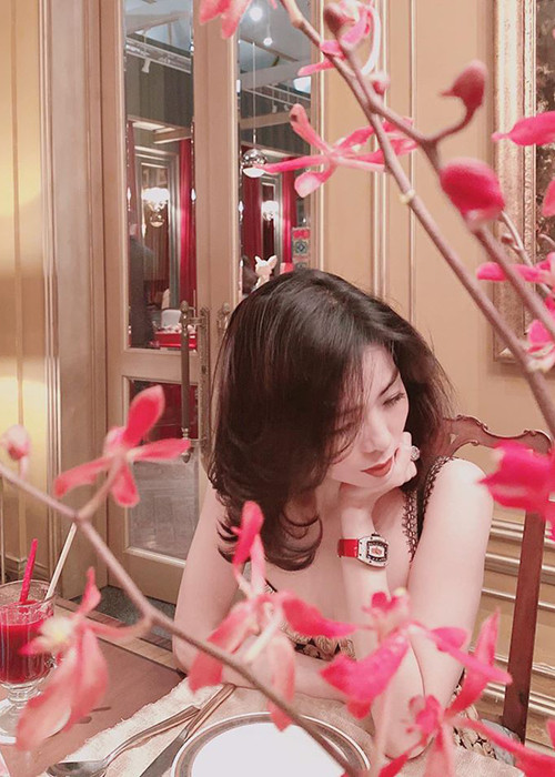 Trước khi vướng tin đồn hôn nhân rạn nứt, gần đây, Lệ Quyên không thường xuyên đăng ảnh bên chồng như thường thấy.