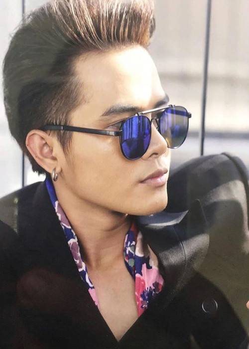 Phong cách ăn mặc cực chất của anh đốn tim nhiều fan nữ.