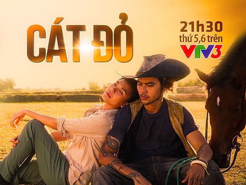 Nhân vật Nguồn của Thanh Tùng yêu Nhớ - một cô gái miền cồn cát có con với người đàn ông đã có gia đình. Nhân vật Nhớ do Thúy Diễm đảm nhận.