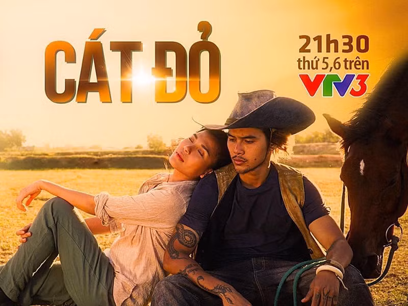 Nhân vật Nguồn của Thanh Tùng yêu Nhớ - một cô gái miền cồn cát có con với người đàn ông đã có gia đình. Nhân vật Nhớ do Thúy Diễm đảm nhận.