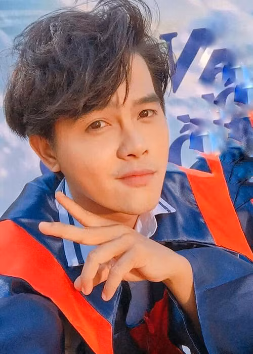 Ở mảng phim ảnh, Thanh Tùng từng góp mặt trong bộ phim điện ảnh "Sứ mệnh trái tim", sitcom "Gia đình là số 1".