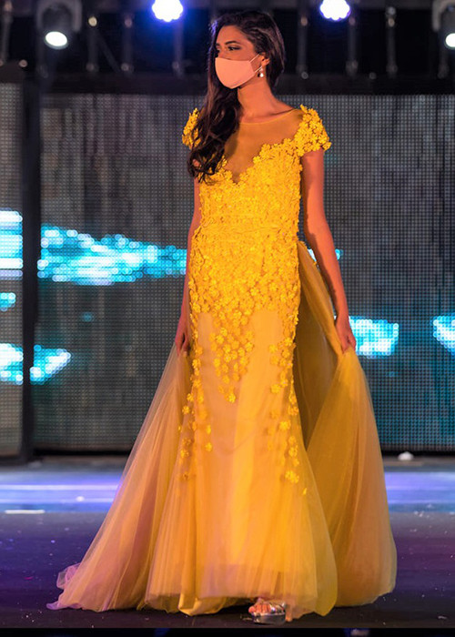 Không chấp nhận hoa hậu đăng quang phải đeo khẩu trang, hàng loạt các cuộc thi nhan sắc bị hủy, dời lịch, hoặc cân nhắc việc tổ chức thi trực tuyến. Ảnh: Zing