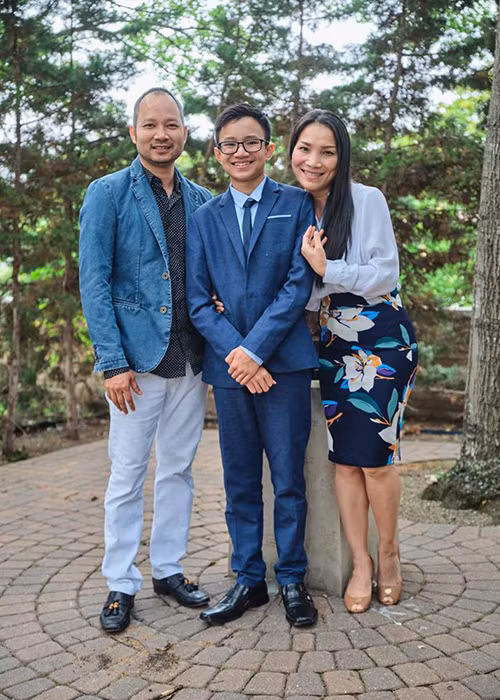 Cô được chồng chiều chuộng, có 3 nhóc tì ngoan ngoãn.