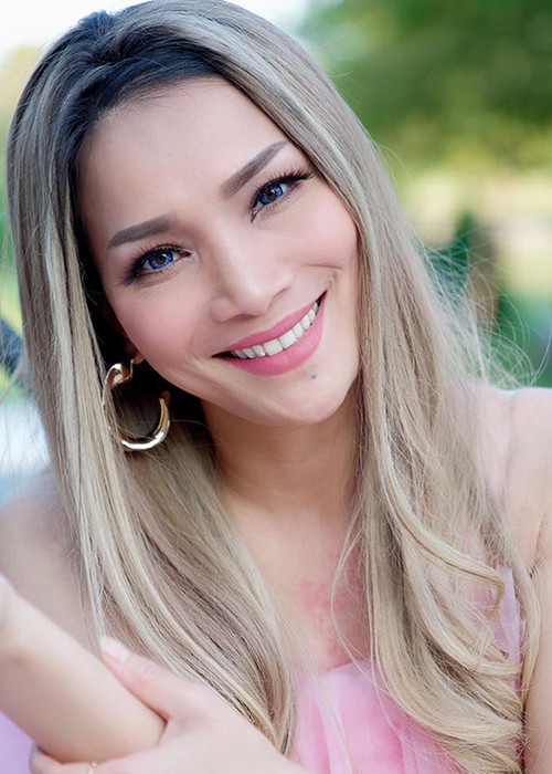 Nữ ca sĩ nhận được nhiều lời khen ngợi về nhan sắc mặn mà.