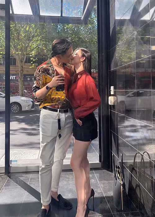 Hải Hà sinh năm 1997, từng là học sinh trường THPT chuyên Hà Nội - Amsterdam và đang du học tại Melbourne. Cô từng cho biết Rocker Nguyễn chính là tình đầu của mình.