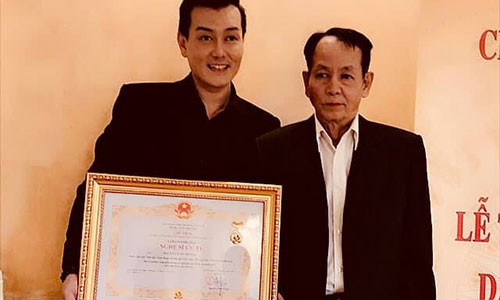 Gia canh kho khan cua ca si Tuan Phuong hon me vi viem mang nao-Hinh-2