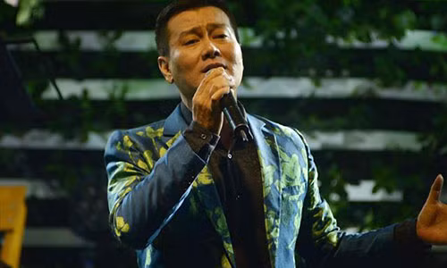 Gia canh kho khan cua ca si Tuan Phuong hon me vi viem mang nao