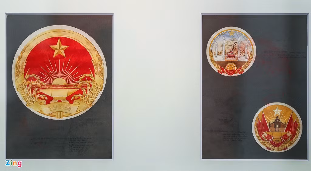 Sau thời gian miệt mài lao động và sáng tạo, họa sĩ Bùi Trang Chước có 112 bản vẽ nghiên cứu, phác thảo và bản vẽ chì chi tiết. Trong đó, 15 bản phác thảo mẫu Quốc huy nước Việt Nam Dân chủ Cộng hòa được Ban Mỹ thuật - ngành Văn nghệ Trung ương chọn gửi Bộ Tuyên truyền để trình Thủ tướng tháng 10/1954.