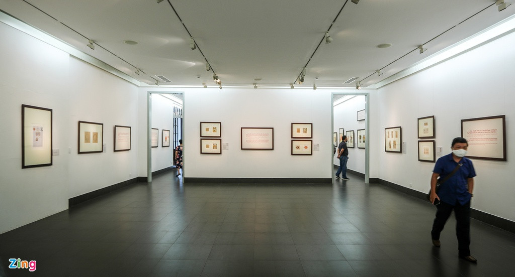 Tại triển lãm, ông Đặng Thanh Tùng - Cục trưởng Cục Văn thư và Lưu trữ Nhà nước - chia sẻ đây là sự kiện có ý nghĩa quan trọng, minh chứng về quá trình tôn vinh biểu tượng Nhà nước - Quốc huy Việt Nam. Đây cũng là sự ghi nhận, tôn vinh đóng góp của họa sĩ Bùi Trang Chước nói riêng và giới nghệ sĩ mỹ thuật nói chung, trong sáng tác các biểu tượng của quốc gia, dân tộc.