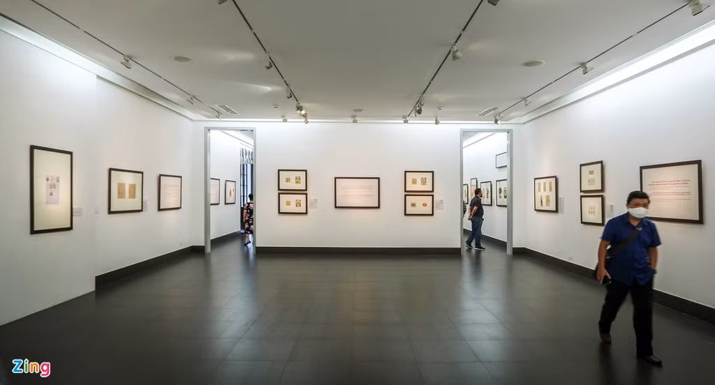 Tại triển lãm, ông Đặng Thanh Tùng - Cục trưởng Cục Văn thư và Lưu trữ Nhà nước - chia sẻ đây là sự kiện có ý nghĩa quan trọng, minh chứng về quá trình tôn vinh biểu tượng Nhà nước - Quốc huy Việt Nam. Đây cũng là sự ghi nhận, tôn vinh đóng góp của họa sĩ Bùi Trang Chước nói riêng và giới nghệ sĩ mỹ thuật nói chung, trong sáng tác các biểu tượng của quốc gia, dân tộc.