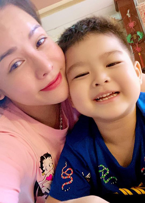 Nữ diễn viên và con trai vừa được đoàn tụ.