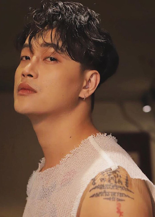 "Như mọi năm vẫn những lời chúc sức khoẻ, may mắn, thành công. Năm nay TiTi sẽ gói gọn hết tất cả những điều tốt đẹp nhất, hạnh phúc nhất gửi đến chủ tịch Nhật Kim Anh nhân ngày đặc biệt này", TiTi viết.