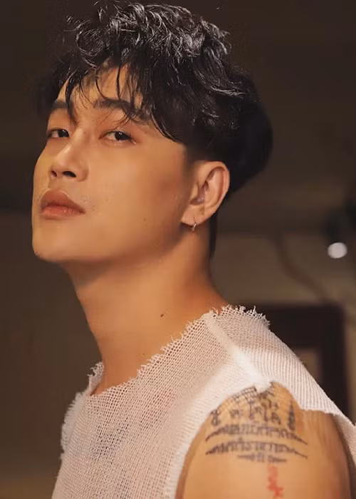 "Như mọi năm vẫn những lời chúc sức khoẻ, may mắn, thành công. Năm nay TiTi sẽ gói gọn hết tất cả những điều tốt đẹp nhất, hạnh phúc nhất gửi đến chủ tịch Nhật Kim Anh nhân ngày đặc biệt này", TiTi viết.