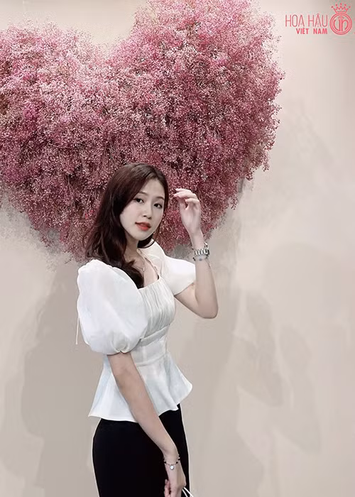 9X từng học ngành kỹ sư điện tử của Đại học Sư phạm kỹ thuật TP.HCM sau đó chuyển sang học Đại học Kinh tế - Luật TP.HCM.