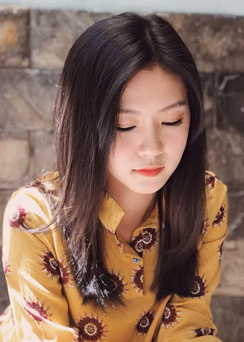 Bạn bè đặt kỳ vọng bản sao của Thu Thảo sẽ tiến xa ở cuộc thi Hoa hậu Việt Nam 2020. Mời quý độc giả xem video "Đỗ Mỹ Linh đăng quang Hoa hậu Việt Nam 2016". Nguồn VTC