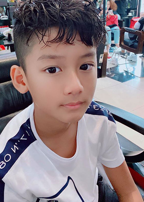 Con trai của Lệ Quyên sở hữu gương mặt điển trai.