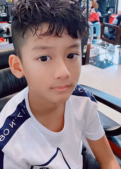 Con trai của Lệ Quyên sở hữu gương mặt điển trai.