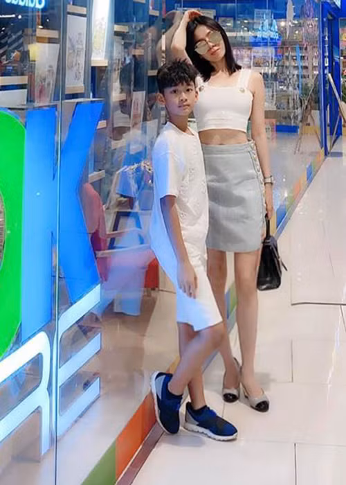 Cậu nhóc có chiều cao ấn tượng khi mới ở độ tuổi lên 9.