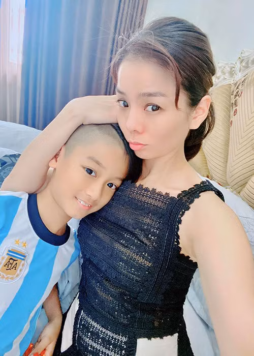 Lệ Quyên chia sẻ, cô từng ước có con gái nhưng nghĩ lại thấy con trai vẫn là cả thế giới đối với cô.