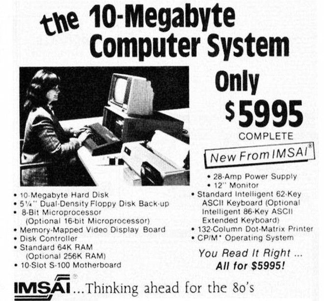 Chiếc máy tính của IMSAI ra mắt năm 1977 với ổ cứng 10 MB, CPU 8-bit, RAM 64 KB, màn hình 12 inch, giá “chỉ” 5.995 USD, tương đương 18.700 USD theo thời giá ngày nay. Ảnh: IMSAI.